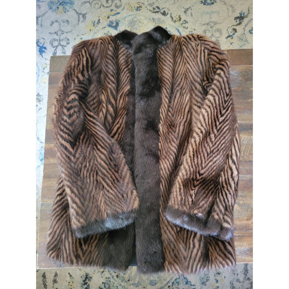 DaVinci Authentic Vintage Mink Coat with Chevron Pattern - Very Soft Fur - Picture 9 of 11